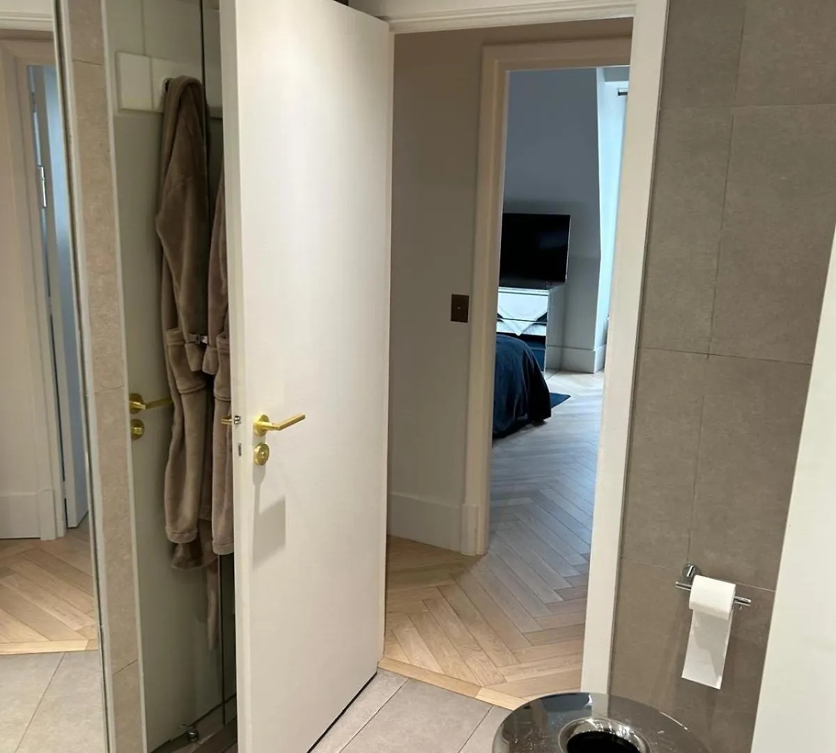 Apartment Luxueux Metro George V - Hermes - Champs-elysees - Arc De Triomphe Paris